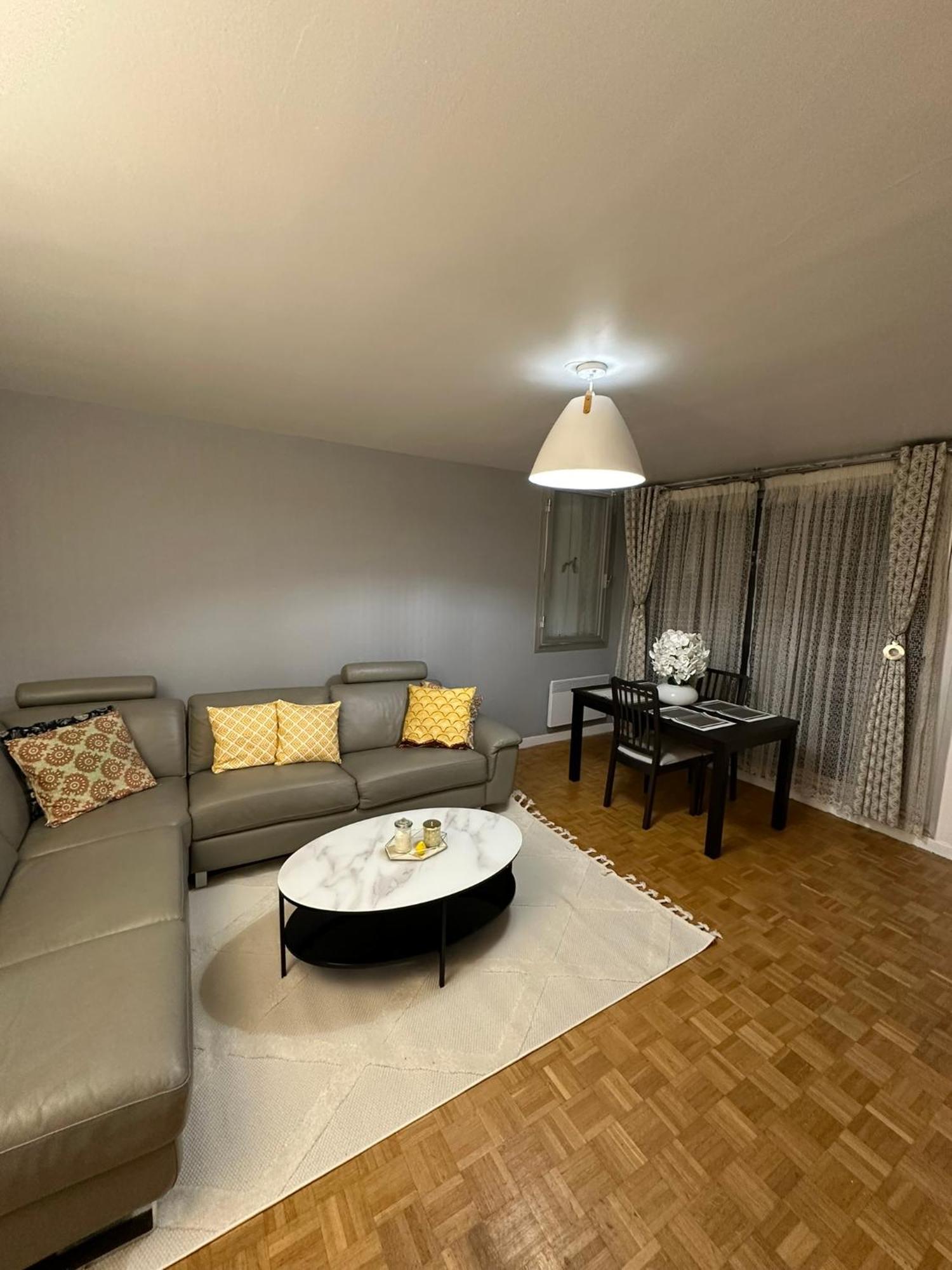Appartement En Residence- كليشي المظهر الخارجي الصورة